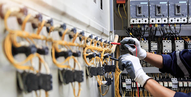 Professional Electrician technician working in Fort Campbell North, KY